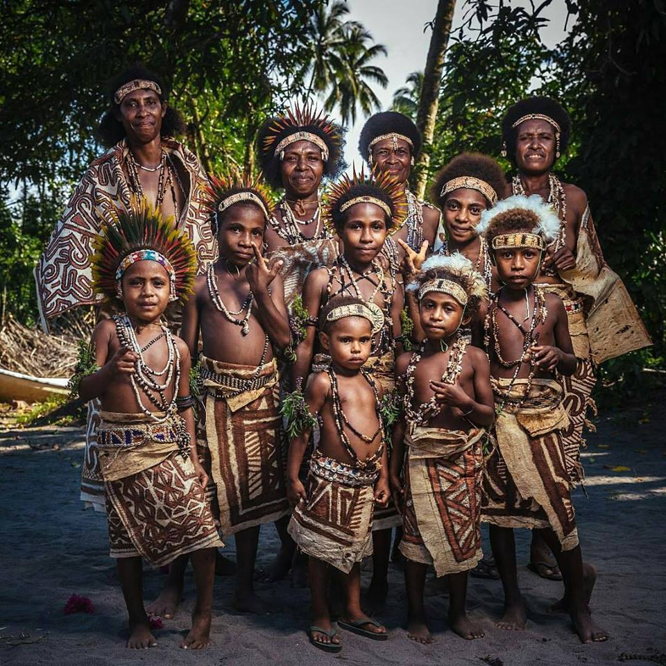 Этнический состав австралии и океании. Папуа меланезийцы. Папуа новая Гвинея народ. Папуа — новая Гвинея. Народы Океании меланезийцы.
